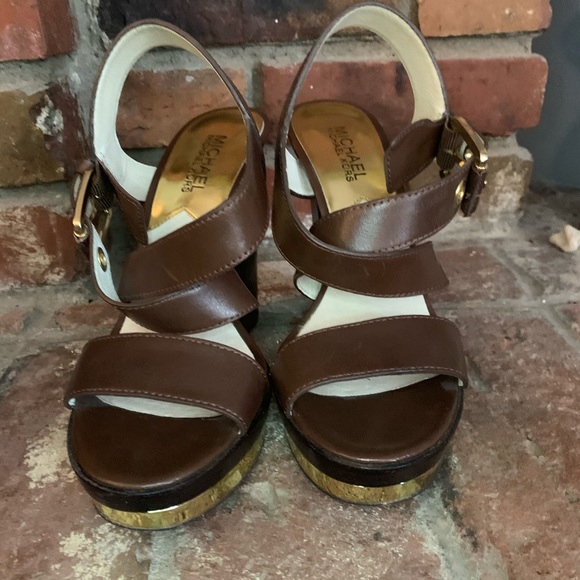 Micheal Kors brown and gold shoes - Picture 3 of 6